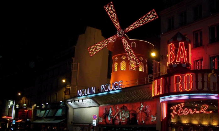 Windmill of the Moulin Rouge at night