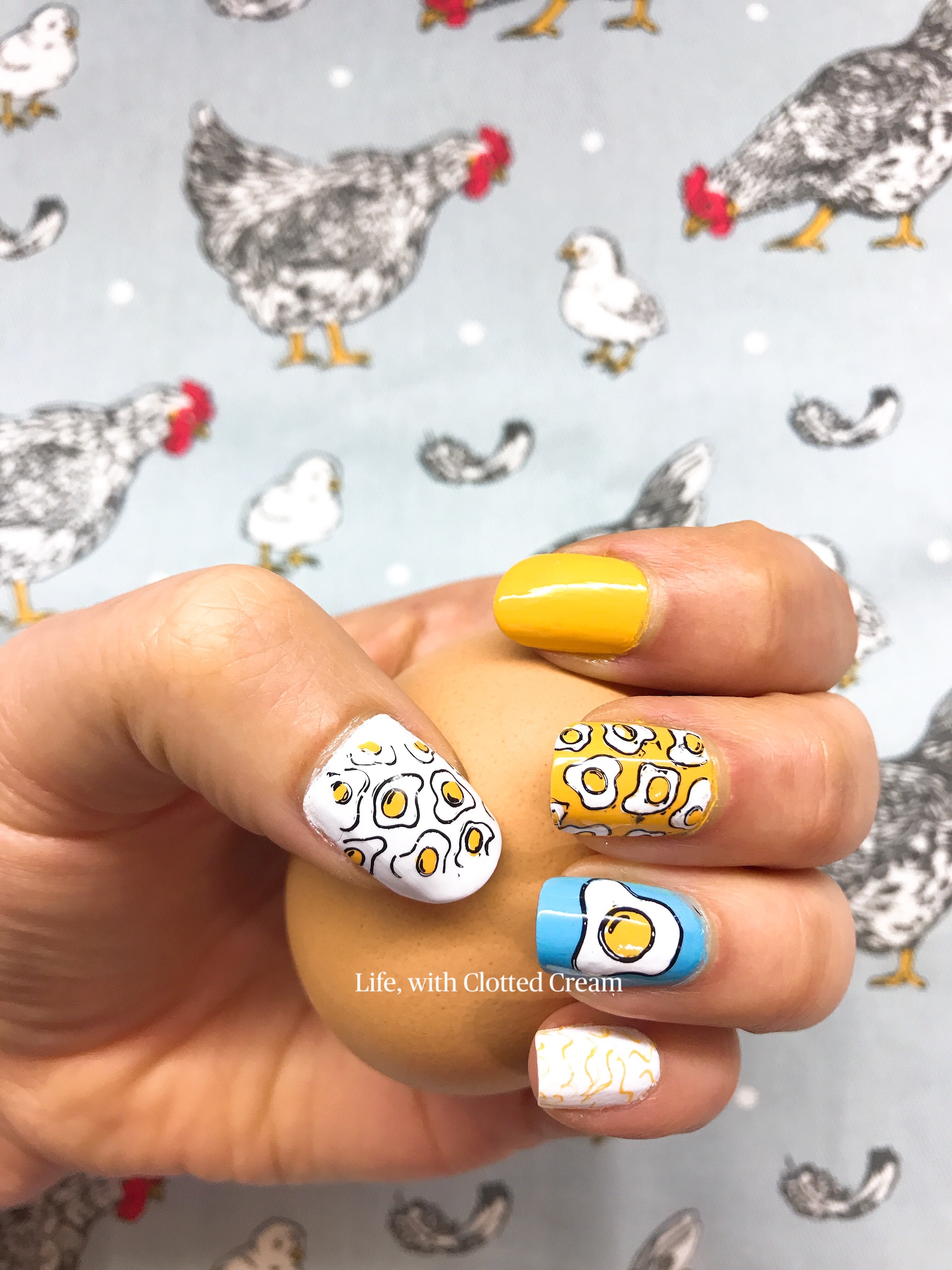 Nail art with eggs