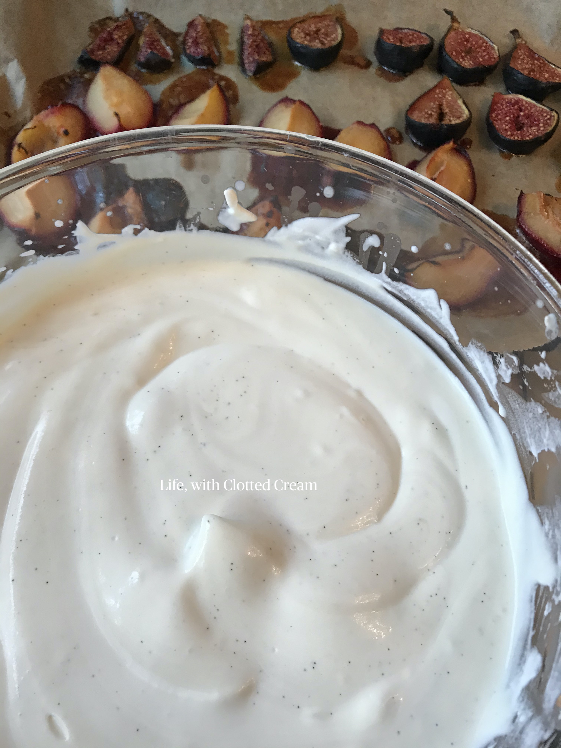 Readymade custard with cream