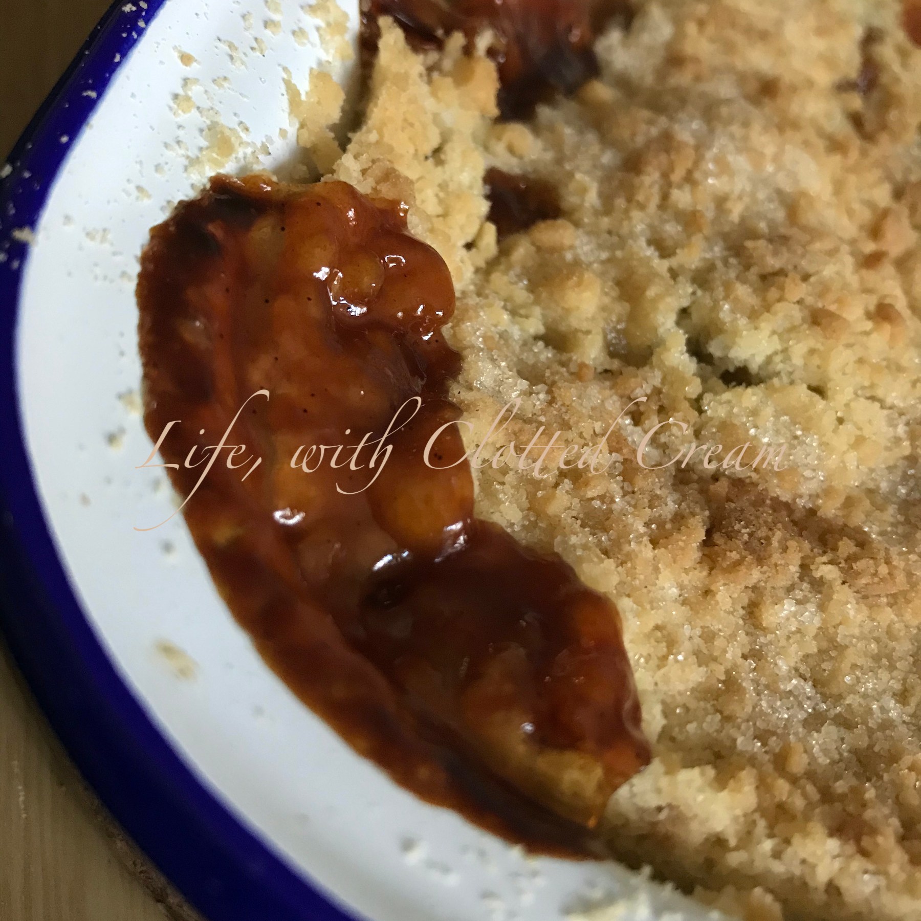 Apple and rhubarb crumble