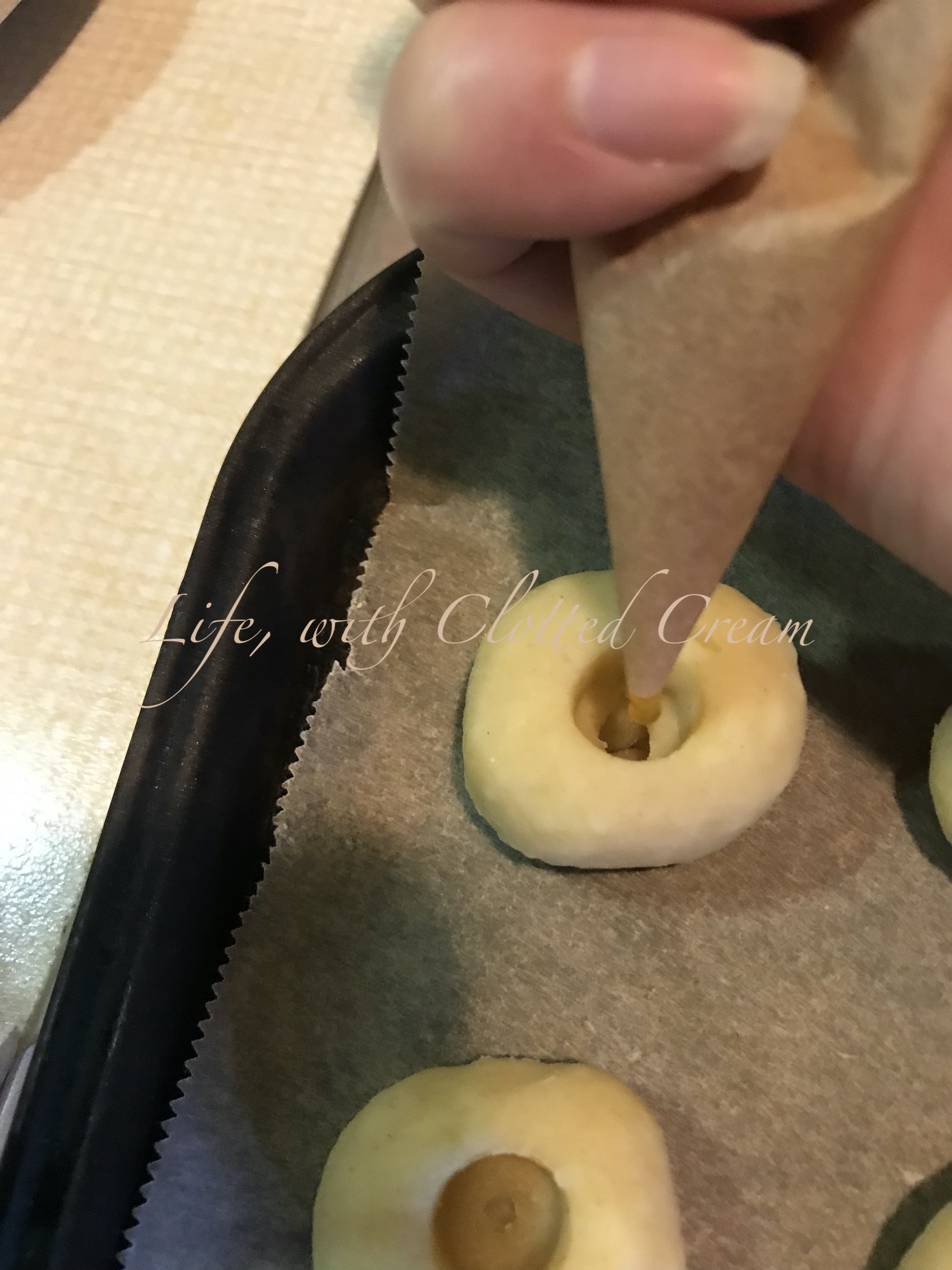 Lepelsteeltjies with holes