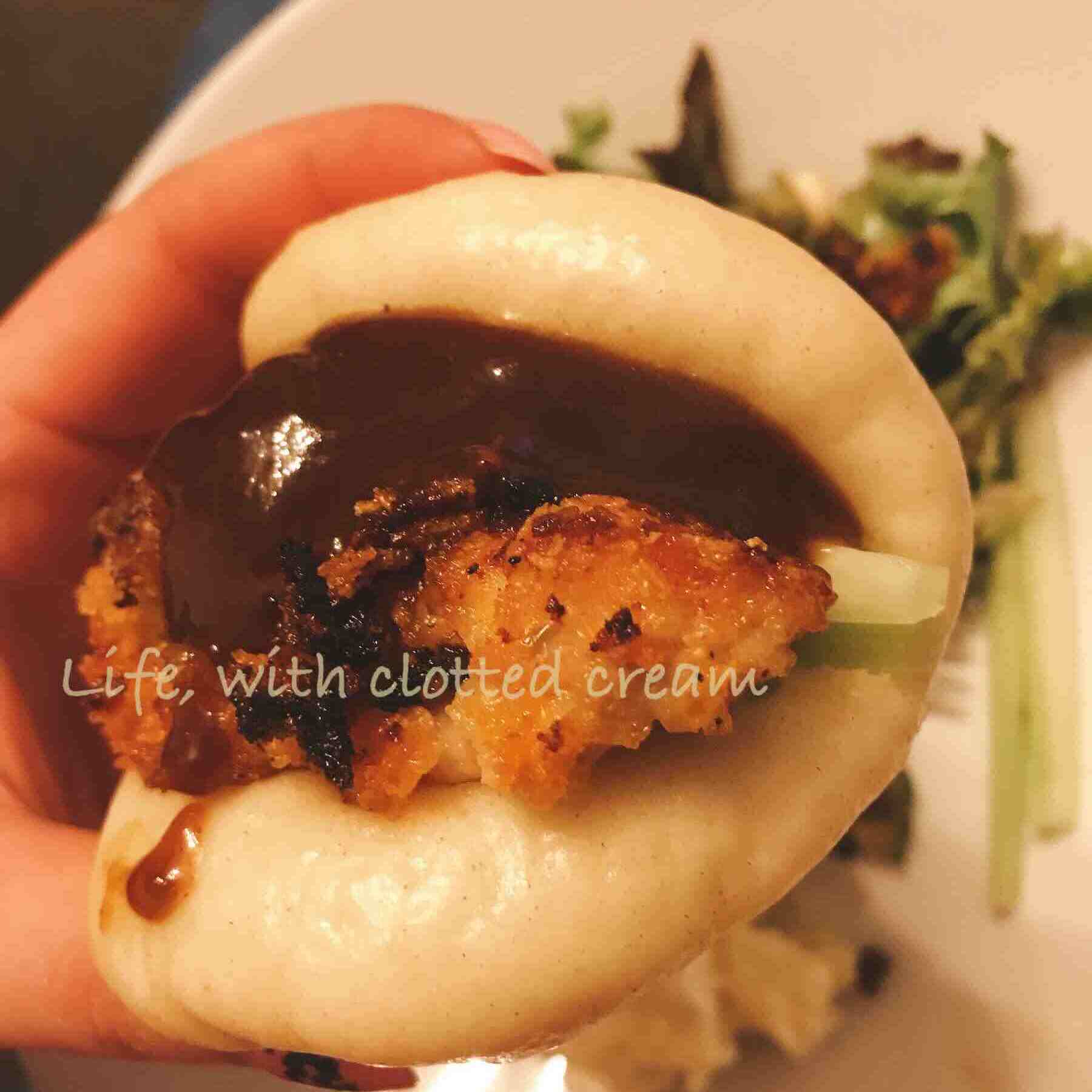 A bao with celery and crispy chicken with hoisin sauce.