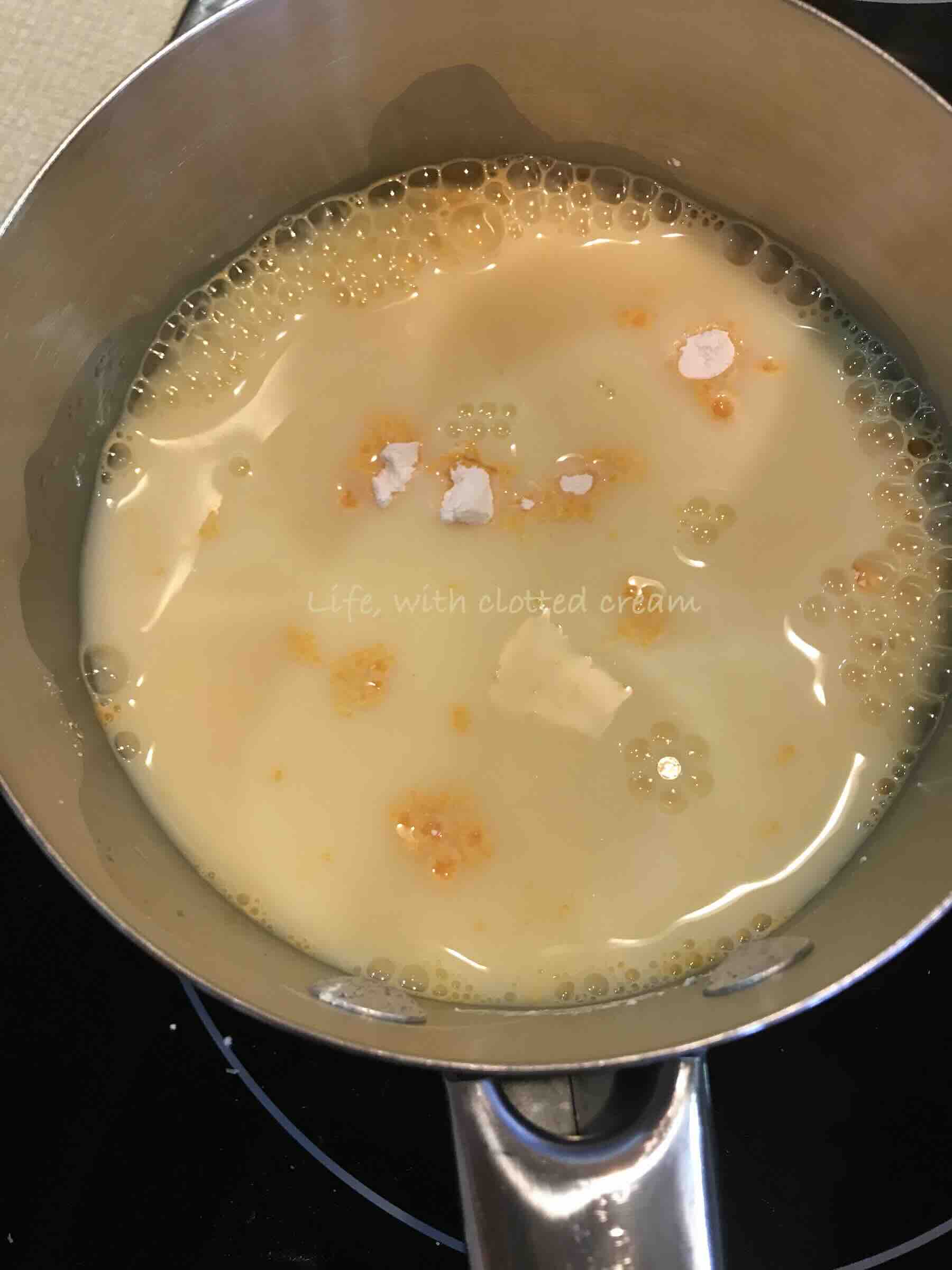 Making custard with powder.