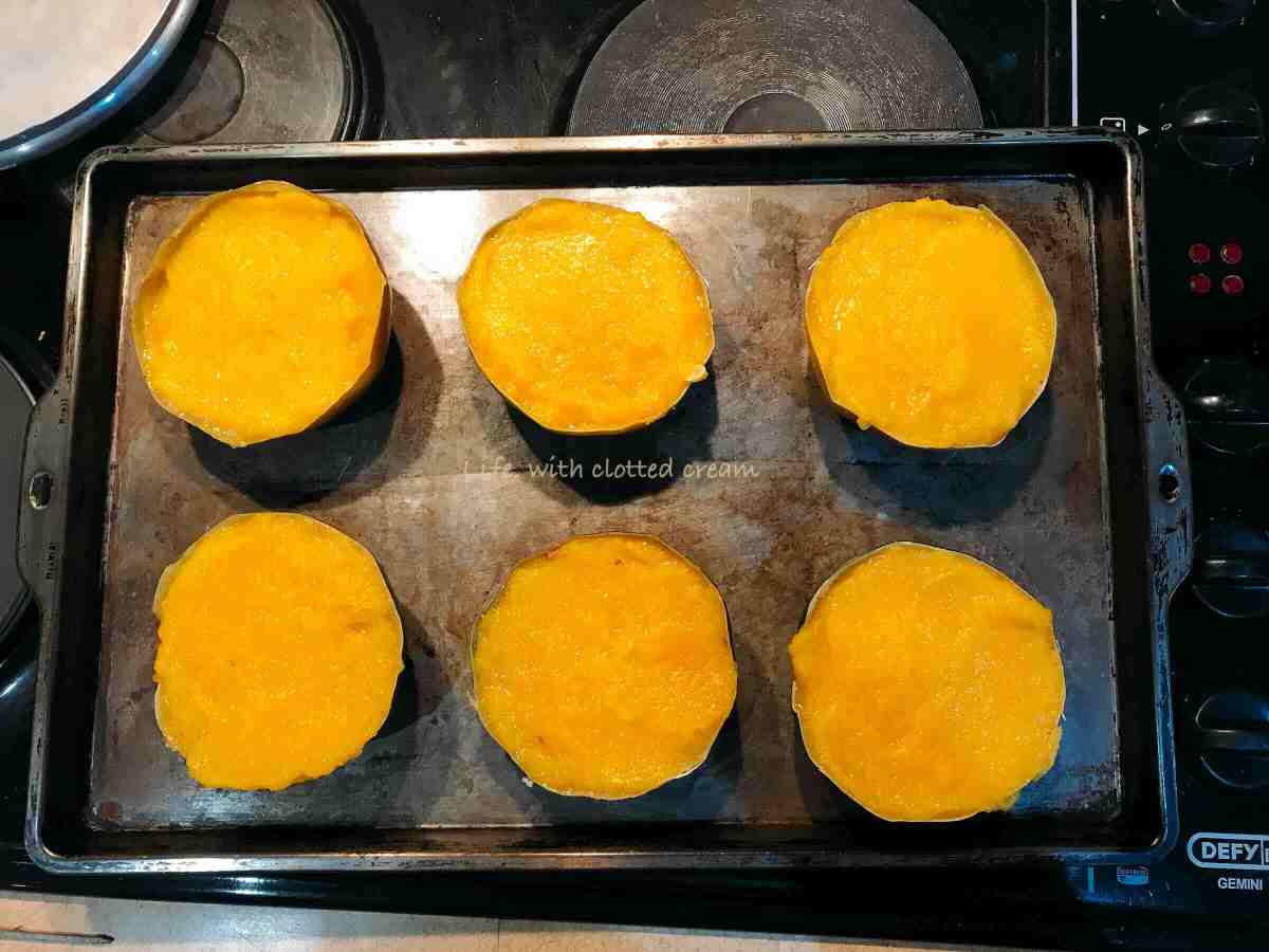 Beef-stuffed gem squash (Gevulde lemoenpampoentjies)